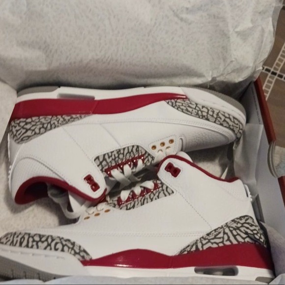 Brand new air Jordan 3 cardinals - Picture 3 of 4